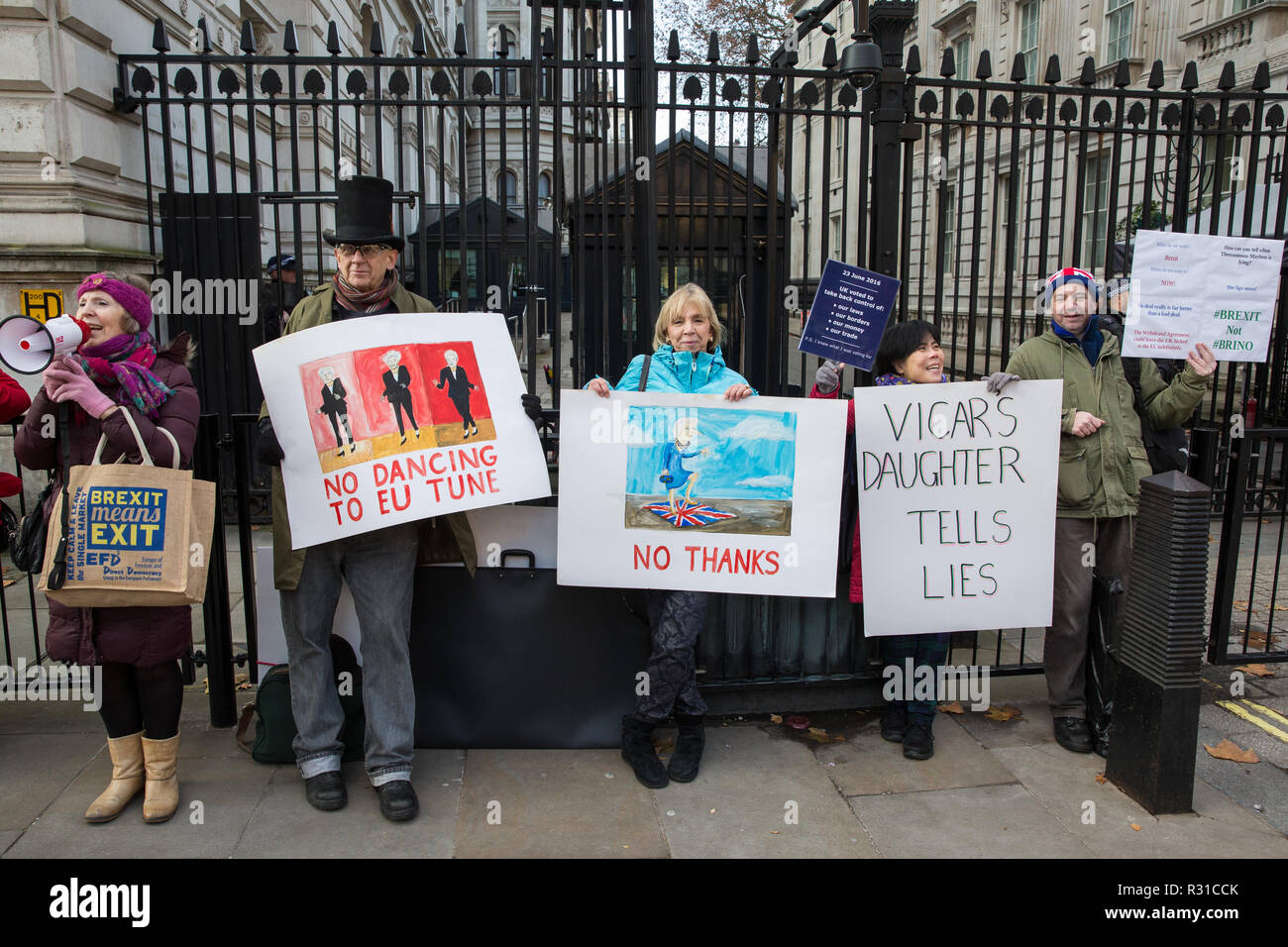 London, UK. 21st November, 2018. Pro-Brexit activists protest outside Downing Street on the day on which Prime Minister Theresa May is scheduled to travel to Brussels to attend discussions with Jean-Claude Juncker, President of the European Commission, regarding a political declaration to accompany the withdrawal agreement. Credit: Mark Kerrison/Alamy Live News Stock Photo
