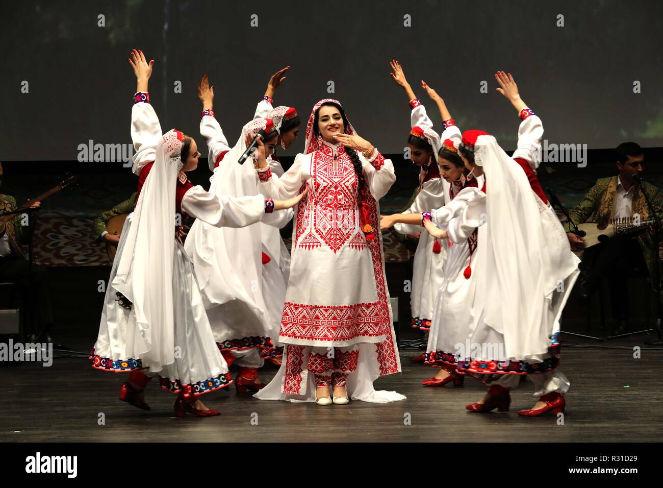 Hawalli Governorate, Kuwait. 20th Nov, 2018. Artists perform traditional dance during the Tajik Music Festival in Hawalli Governorate, Kuwait, on Nov. 20, 2018. Kuwait held on Tuesday evening a Music Festival of Tajikistan in Hawalli Governorate, Kuwait. Credit: Joseph Shagra/Xinhua/Alamy Live News Stock Photo
