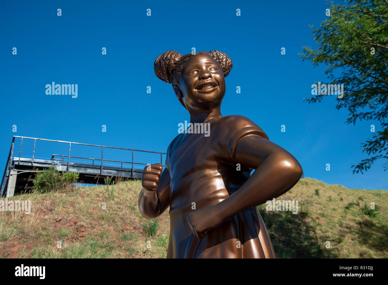 Johannesburg, South Africa, 21 November, 2018. New statue Hope, which was unveiled late last night at a UNICEF function celebrating World Children's Day. The girl figure symbolically acknowledges the presence of children at the Women's Jail prison complex, where they were often imprisoned together with their mothers during Apartheid, according to the Constitution Hill museum site. The Constitutional Court is situated on Constitution Hill, where the Apartheid government in the past held prisoners, including Nelson Mandela. Credit: Eva-Lotta Jansson/Alamy Live News Stock Photo