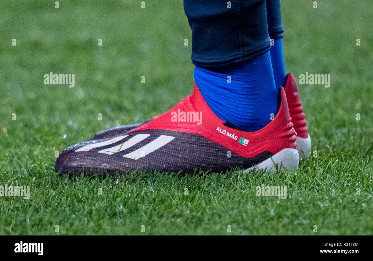 Milton Keynes, UK. 20th Nov 2018. The Adidas X football boots of Gabriel  Jesus (Manchester City) of Brazil displaying Al™ M‹e ('Hello Mum!) during  the International match between Brazil and Cameroon at
