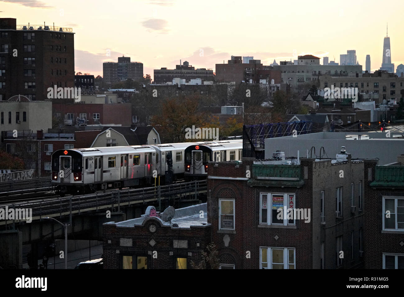 7 train queens new york hires stock photography and images Alamy