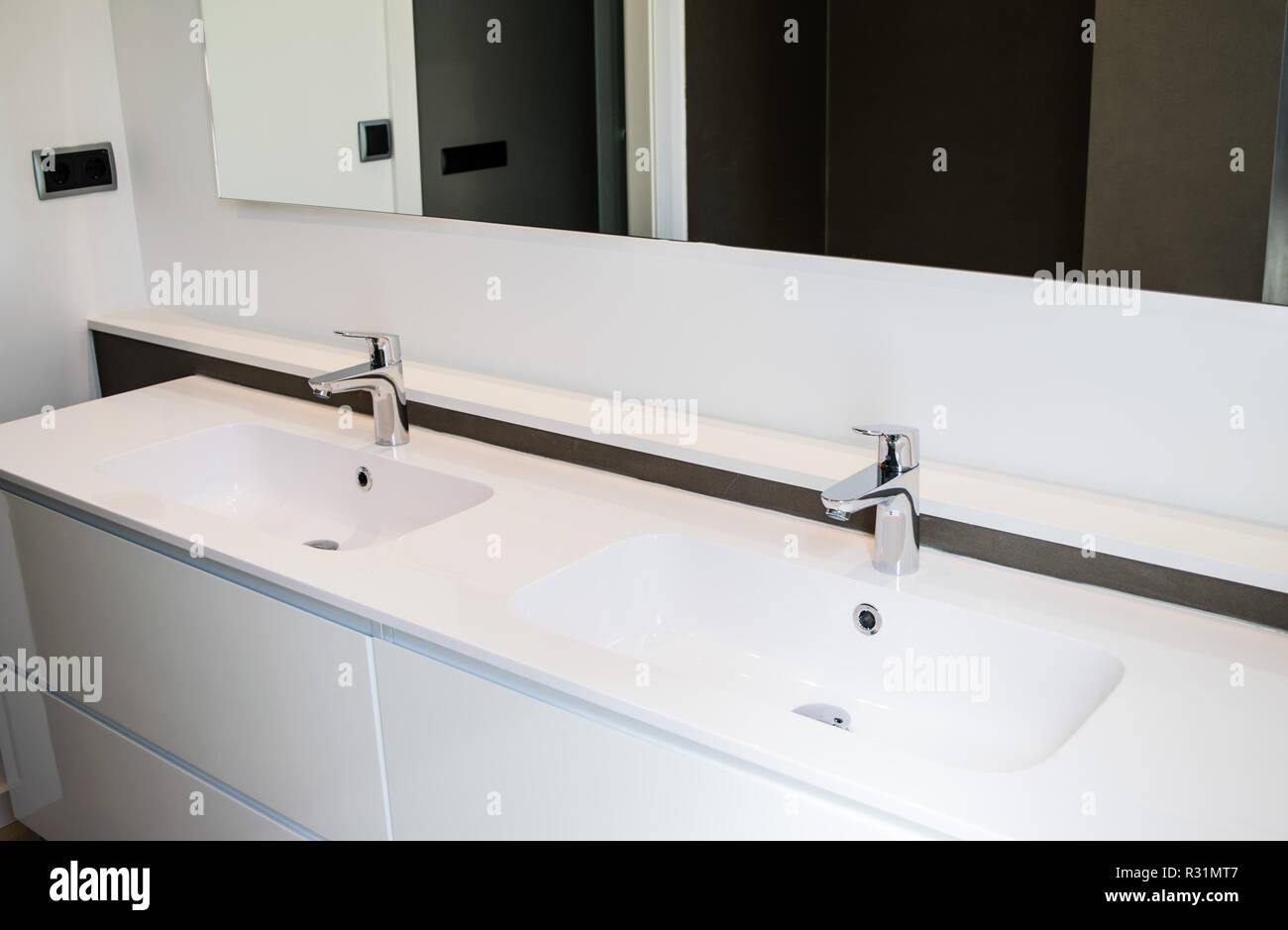 Two white sinks in the bathroom Stock Photo - Alamy