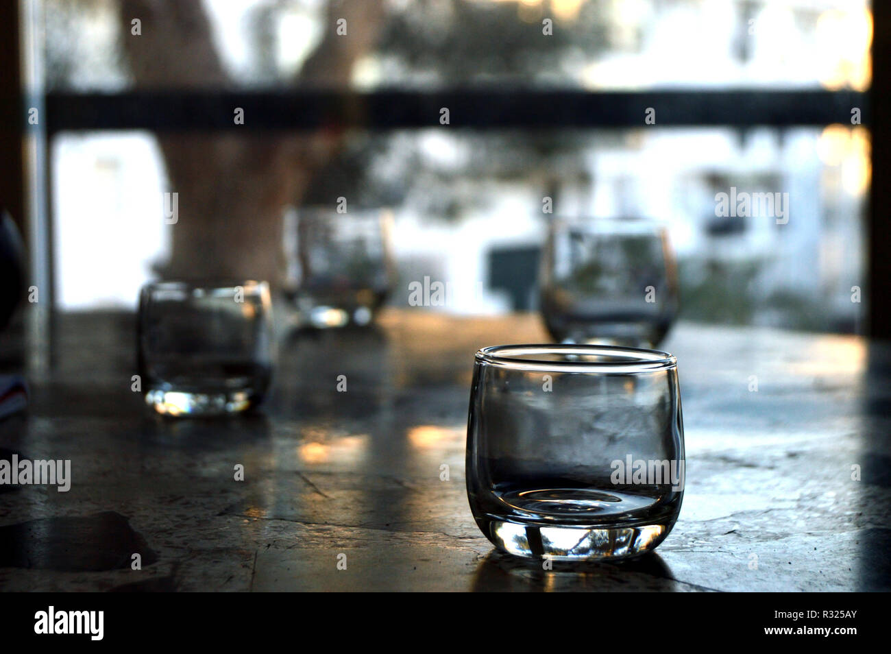 Over table display bar hi-res stock photography and images - Alamy