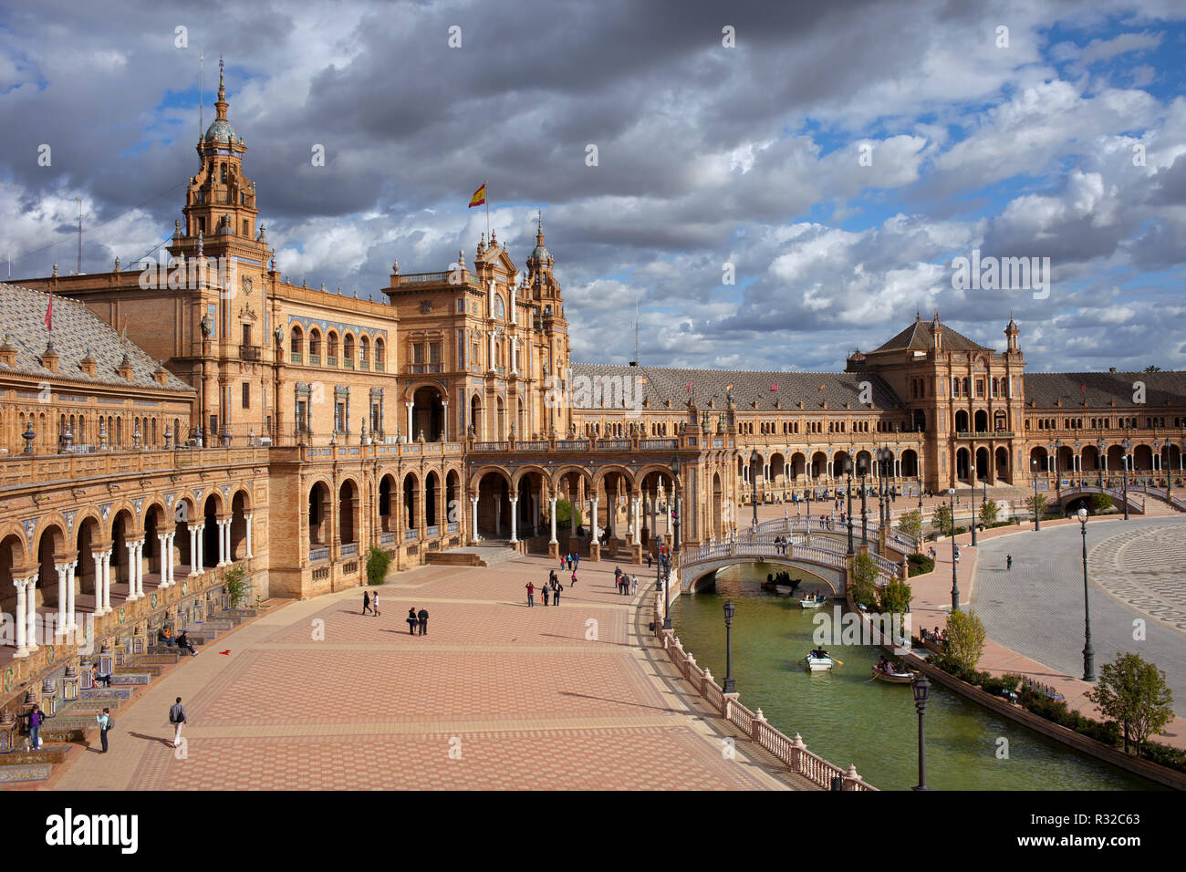 The spanish renaissance revival structure hi-res stock photography and ...