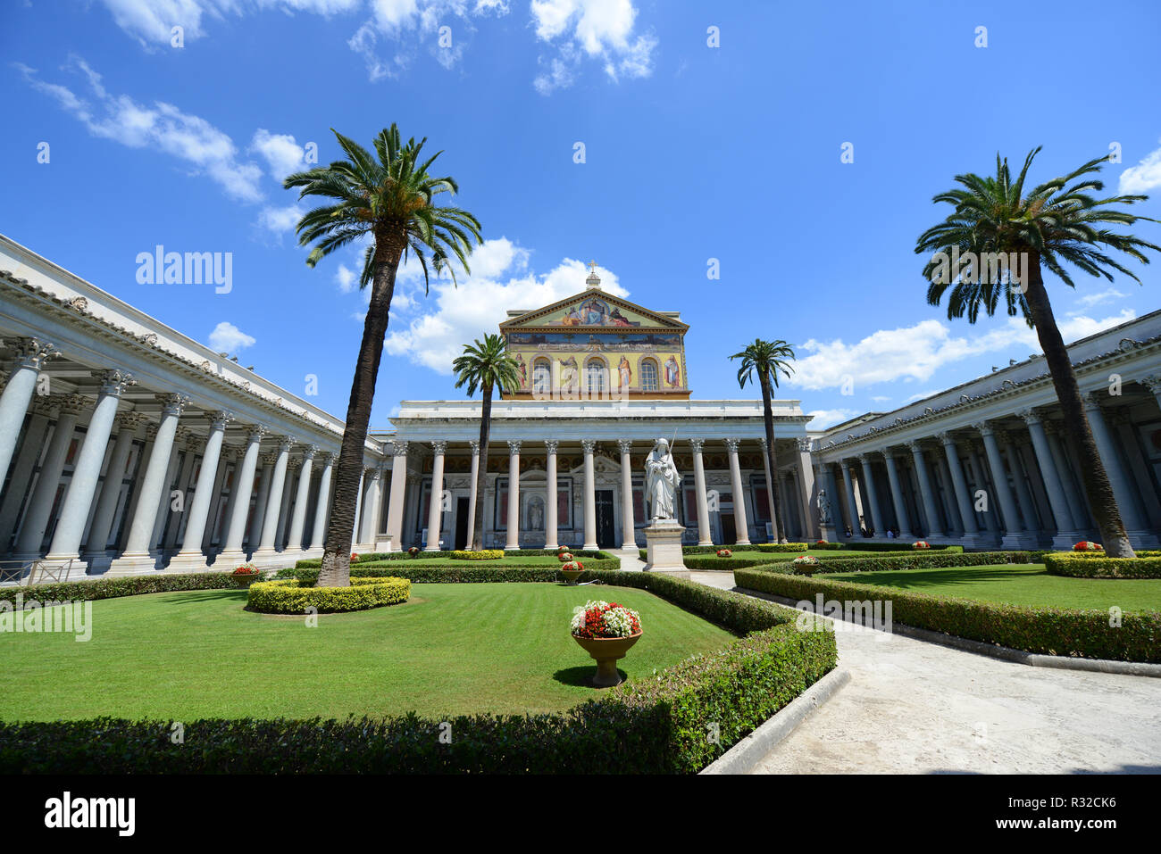 Outside the walls hi-res stock photography and images - Alamy