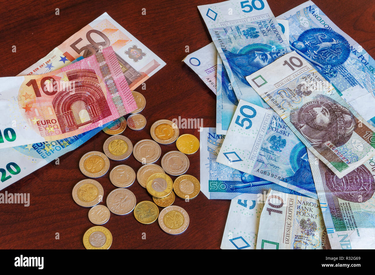 Polish zloty - zl money banknotes & coins with euro banknotes. Official  Poland currency in denominations of 10, 20 & 50 zloty bills with groszy  coins Stock Photo - Alamy