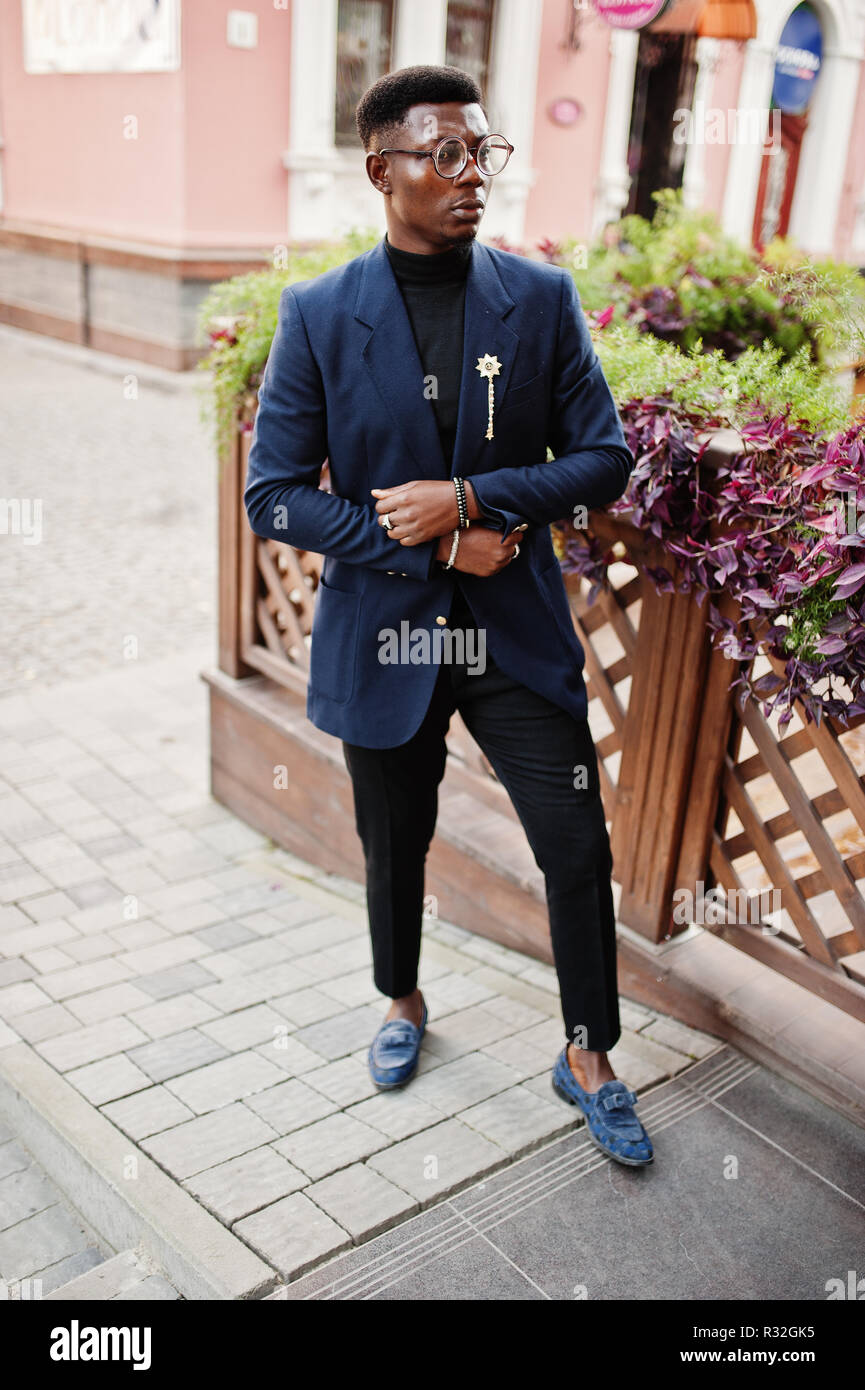 Amazingly looking african american man wear at blue blazer with brooch,  black turtleneck and glasses posed at street. Fashionable black guy Stock  Photo - Alamy