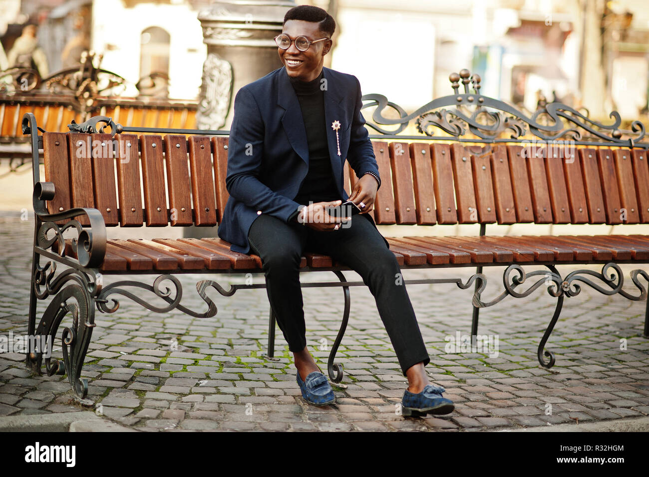 A man in a tuxedo poses for a picture photo – Free Suit Image on Unsplash