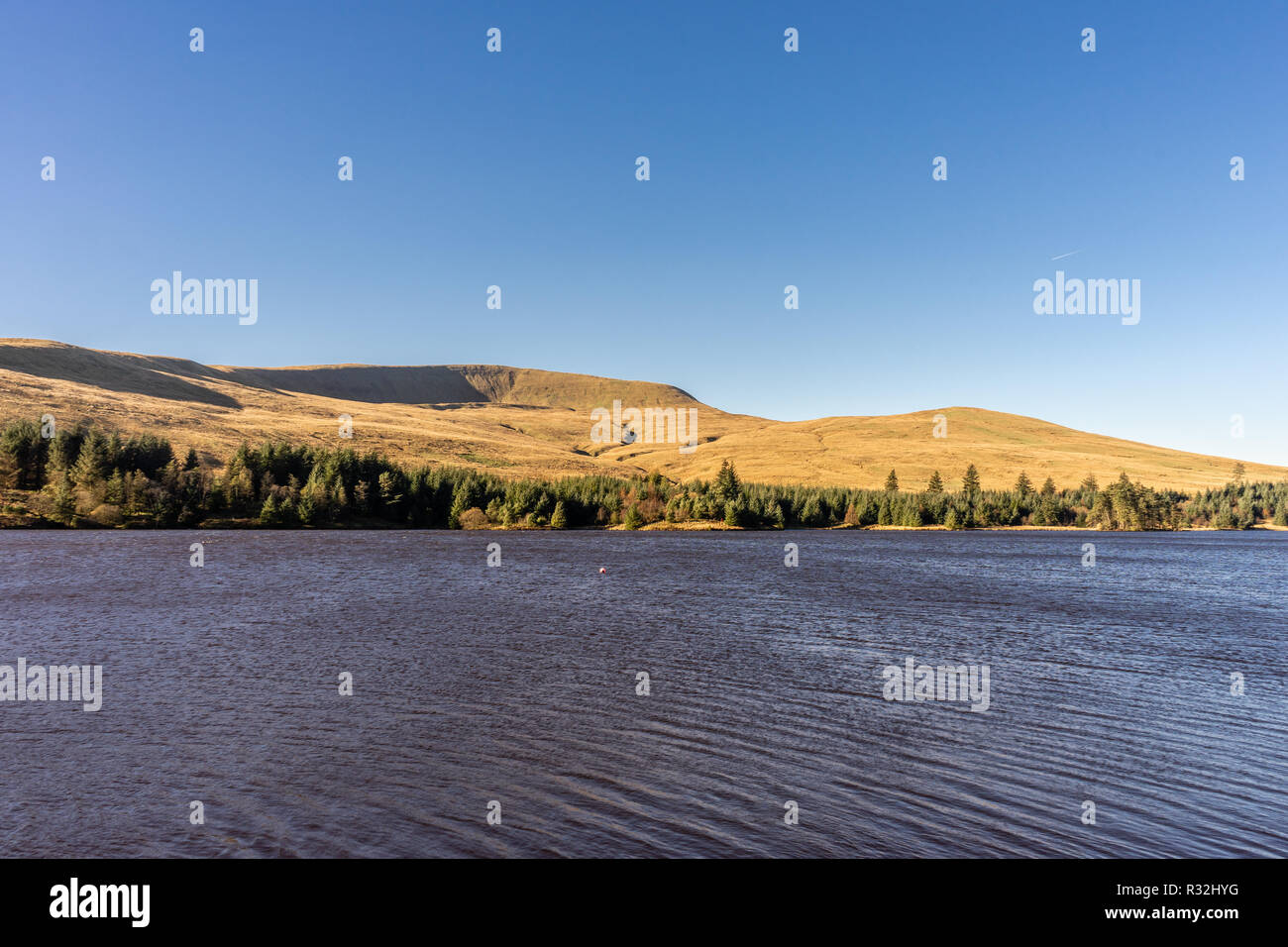 Scenic view across the Beacons Reservoir with Fan Fawr in he background in the Brecon Beacons National Park, Powys, Wales, UK Stock Photo