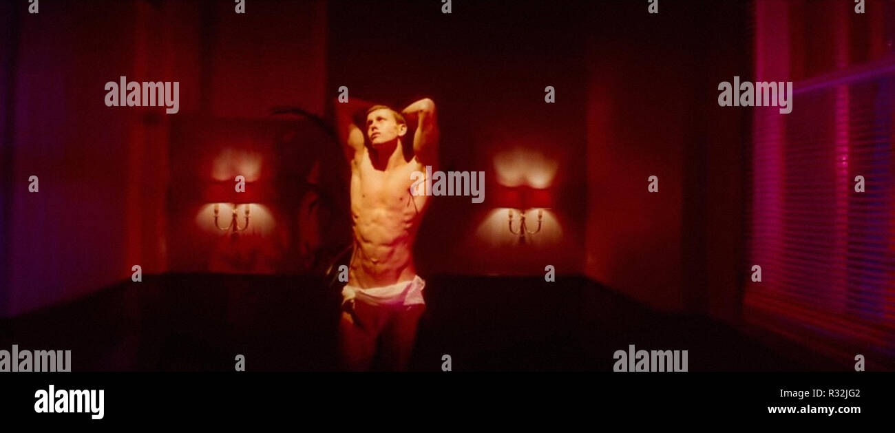 POSTCARDS FROM LONDON, Harris Dickinson, 2018. © Strand Releasing