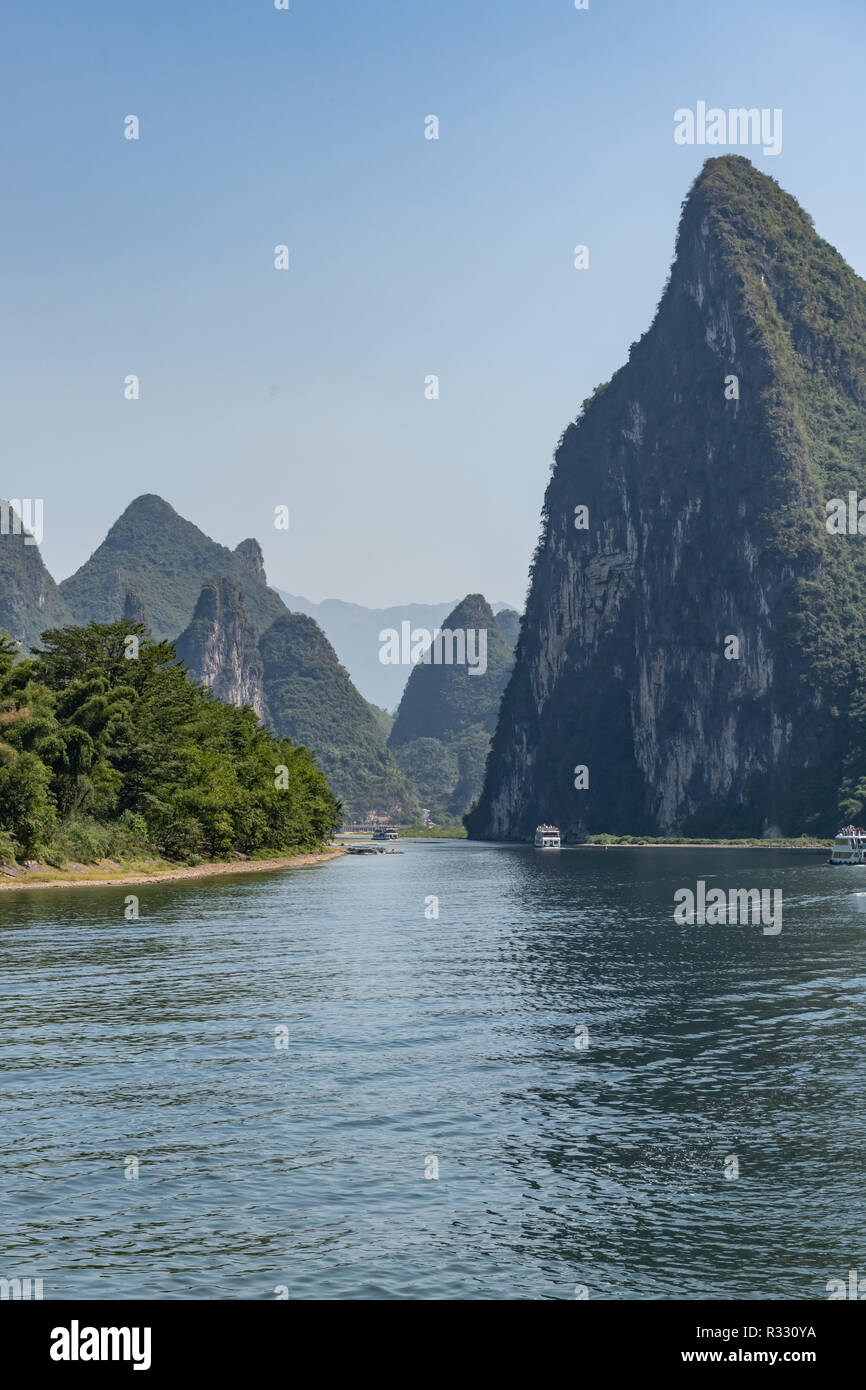 China cruise hi-res stock photography and images - Alamy