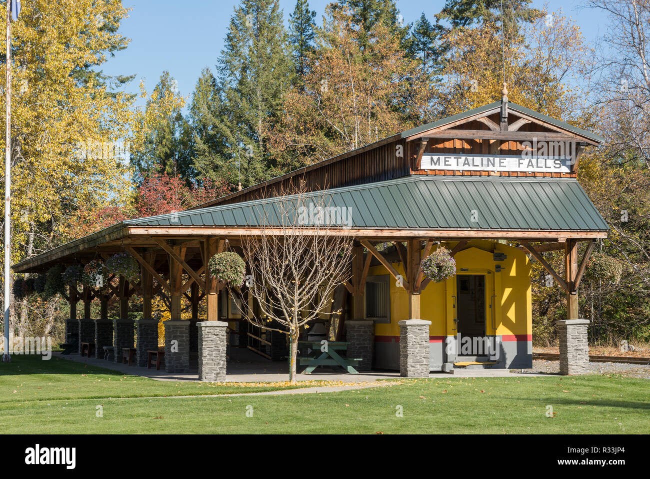 Visitor information center and library in a vintage rail car, Metaline