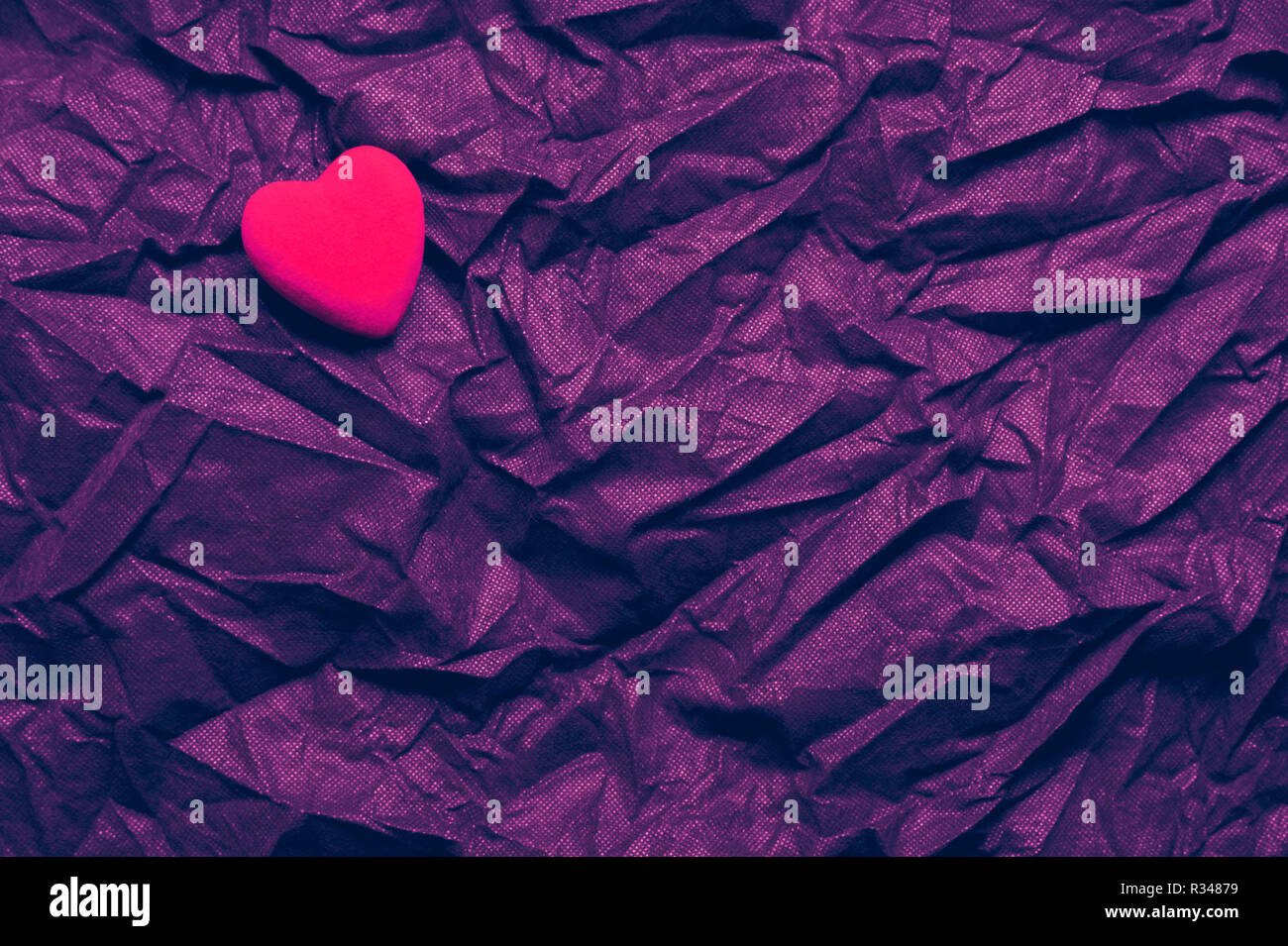 Top View Red Heart On Wrinkled Dark Purple Texture Background. Happy  Valentine's Day And Love Concept. Romantic Card, Banner Graphic Design  Concept Stock Photo - Alamy