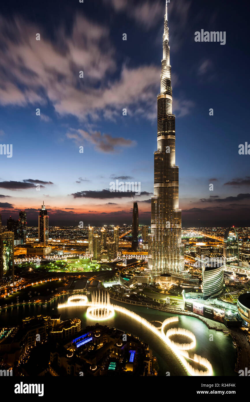 burj khalifa in dubai at night Stock Photo Alamy