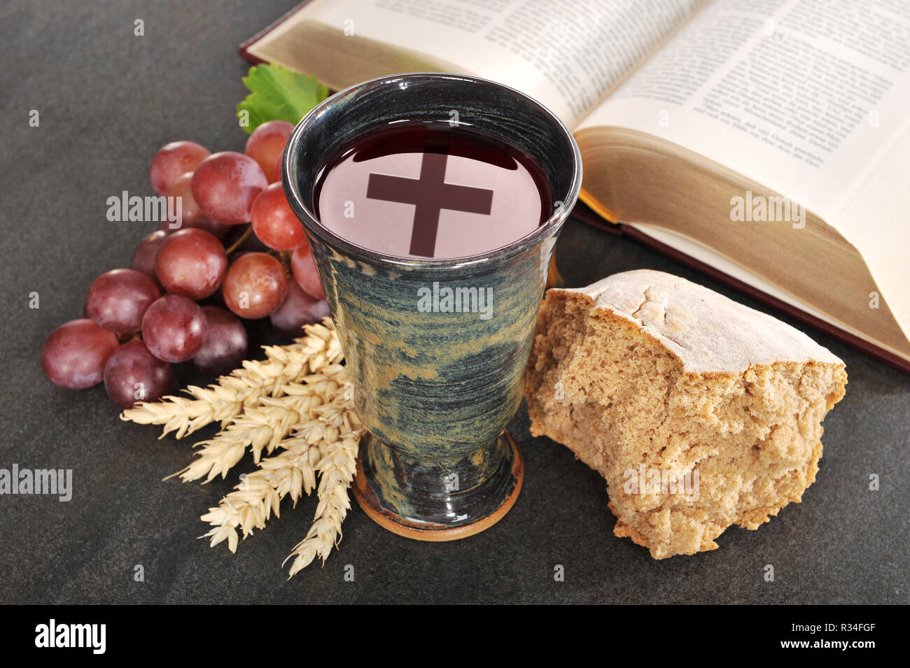 причащение хлеб и вино. литургия евхаристия. евхаристия престол. лествица великого поста 2022. греческая просфора проскомидия.