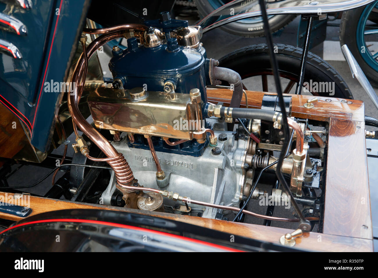 Close-up view of a 2 Cylinder, 10 Horsepower engine of a 1903 De Dion Bouton in the Veteran car Concours d'Elegane: 2018  Regents Street Motor Show Stock Photo
