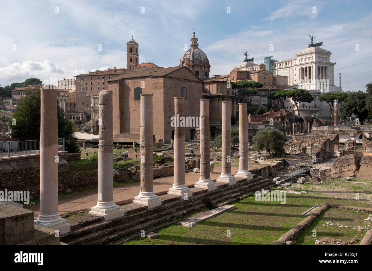 Rom, Roma, Forum Romanum, Via Sacra, im Hintergrund das Nationaldenkmal Stock Photo