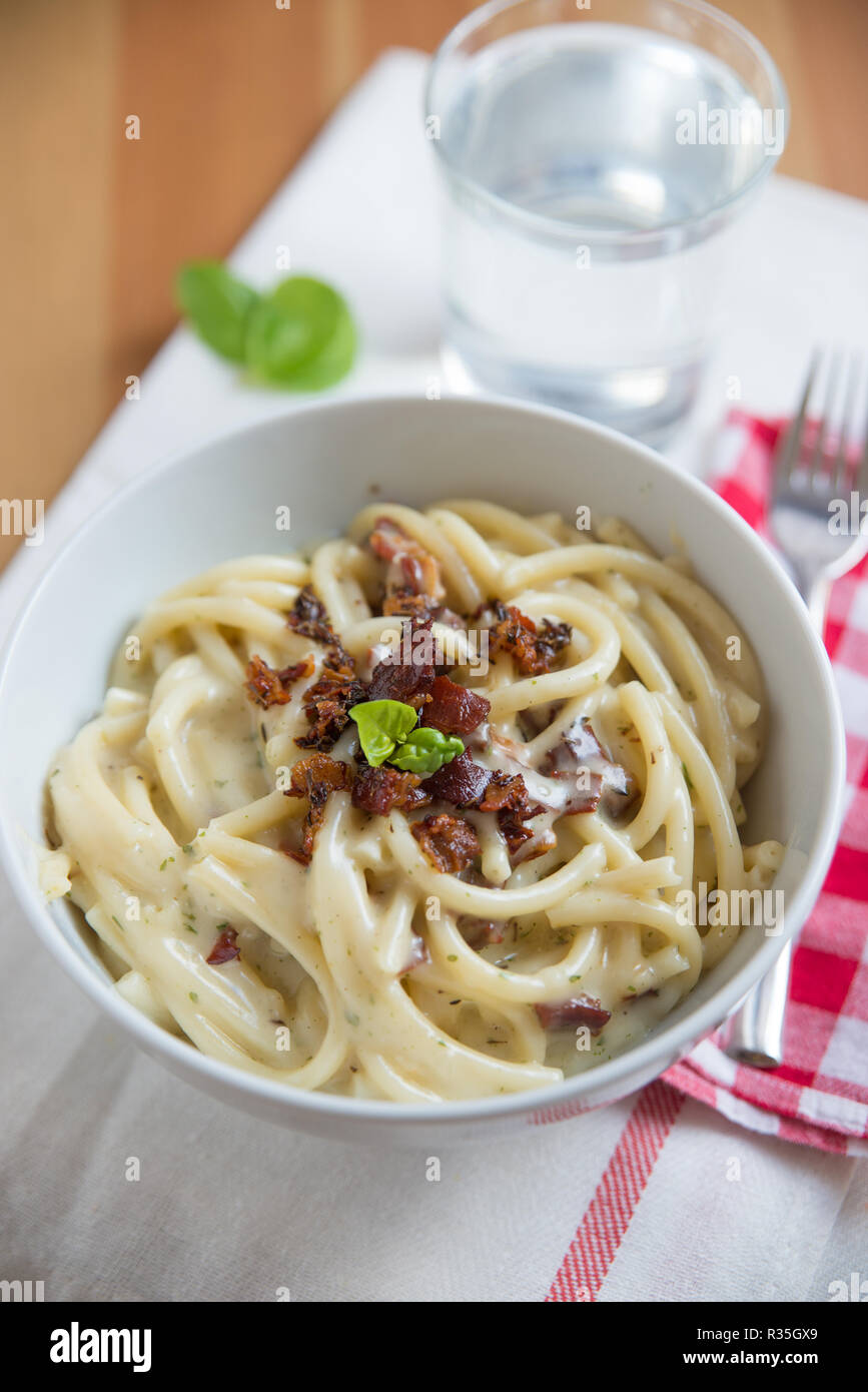 https://c8.alamy.com/comp/R35GX9/pasta-with-cheese-R35GX9.jpg