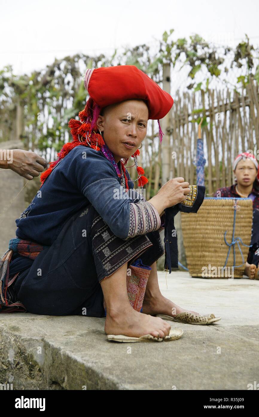 Sapa, Vietnam - August 8, 2017: Villagers dressed in their traditional costumes of the Hmong tribe from the mountains of North Vietnam, border with Ch Stock Photo