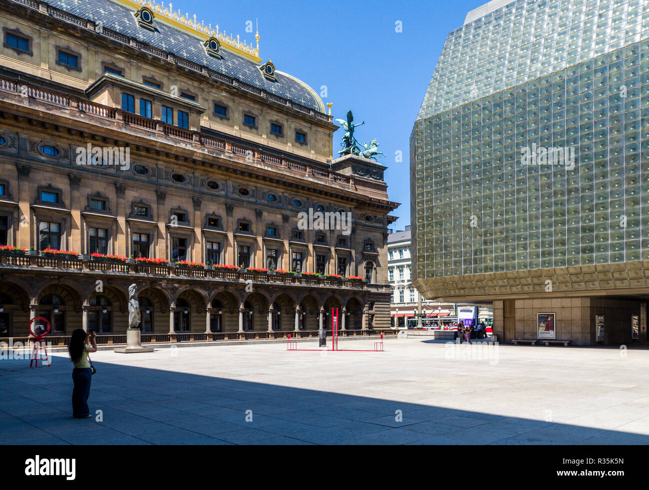 'Národní divadlo', the old National Theatre at the left, with the modern part 'Nova Szene' opposite Stock Photo