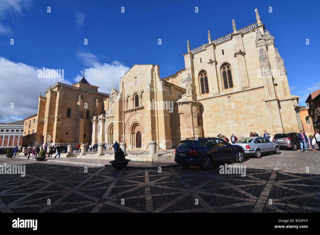 Side Shot Of The Basilica Of San Isidoro In Leon. Architecture, Travel, History, Street Photography. November 2, 2018. Leon Castilla y Leon Spain. Stock Photo
