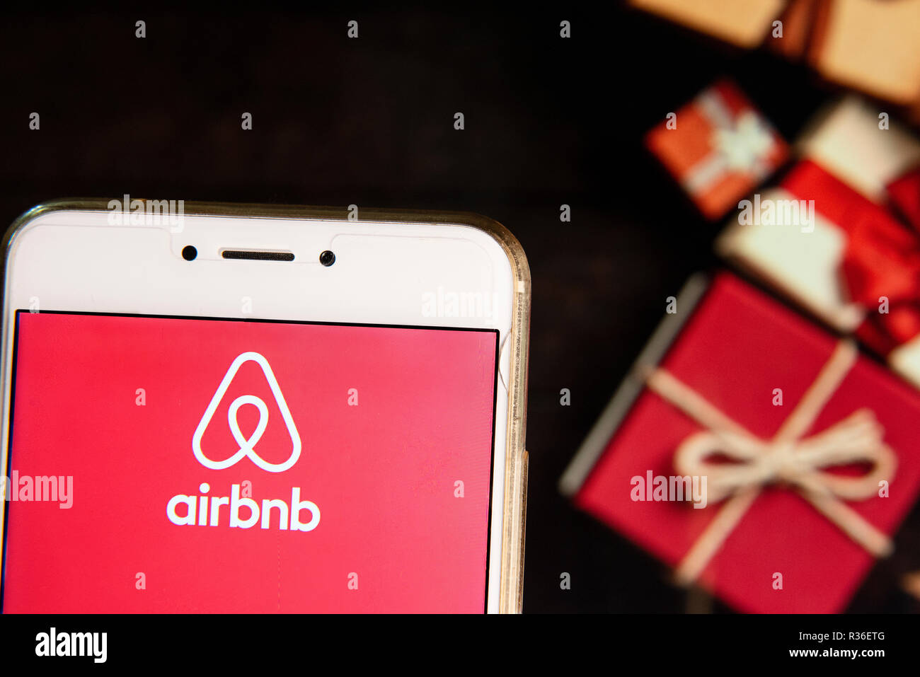 Airbnb Logo Stock Photos & Airbnb Logo Stock Images - Alamy