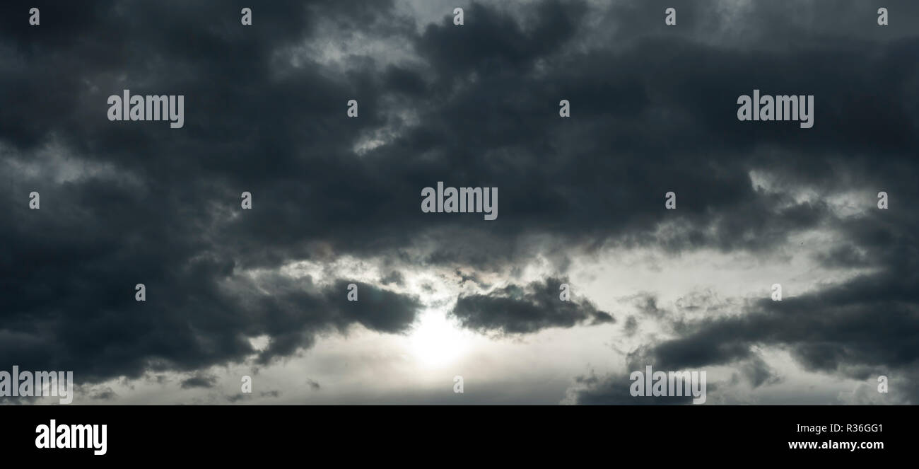 Dark grey ominous clouds in sky hi-res stock photography and images - Alamy