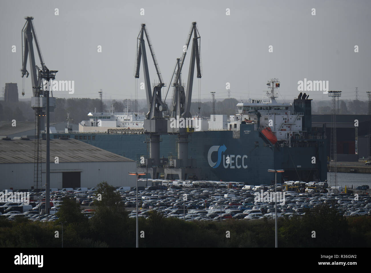 October 23, 2018 - Zeebrugge, Belgium: View of the port of Zeebrugge, the world's largest car terminal, which is now preparing itself for a hard Brexit.  Vue d'ensemble du port de Bruges-Zeebruges. Il s'agit du premier port mondial dans le domaine de l'automobile, avec le chargement de pres de 2.8 millions de vehicules, dont 900.000 a destination du Royaume-Uni. *** FRANCE OUT / NO SALES TO FRENCH MEDIA *** Stock Photo