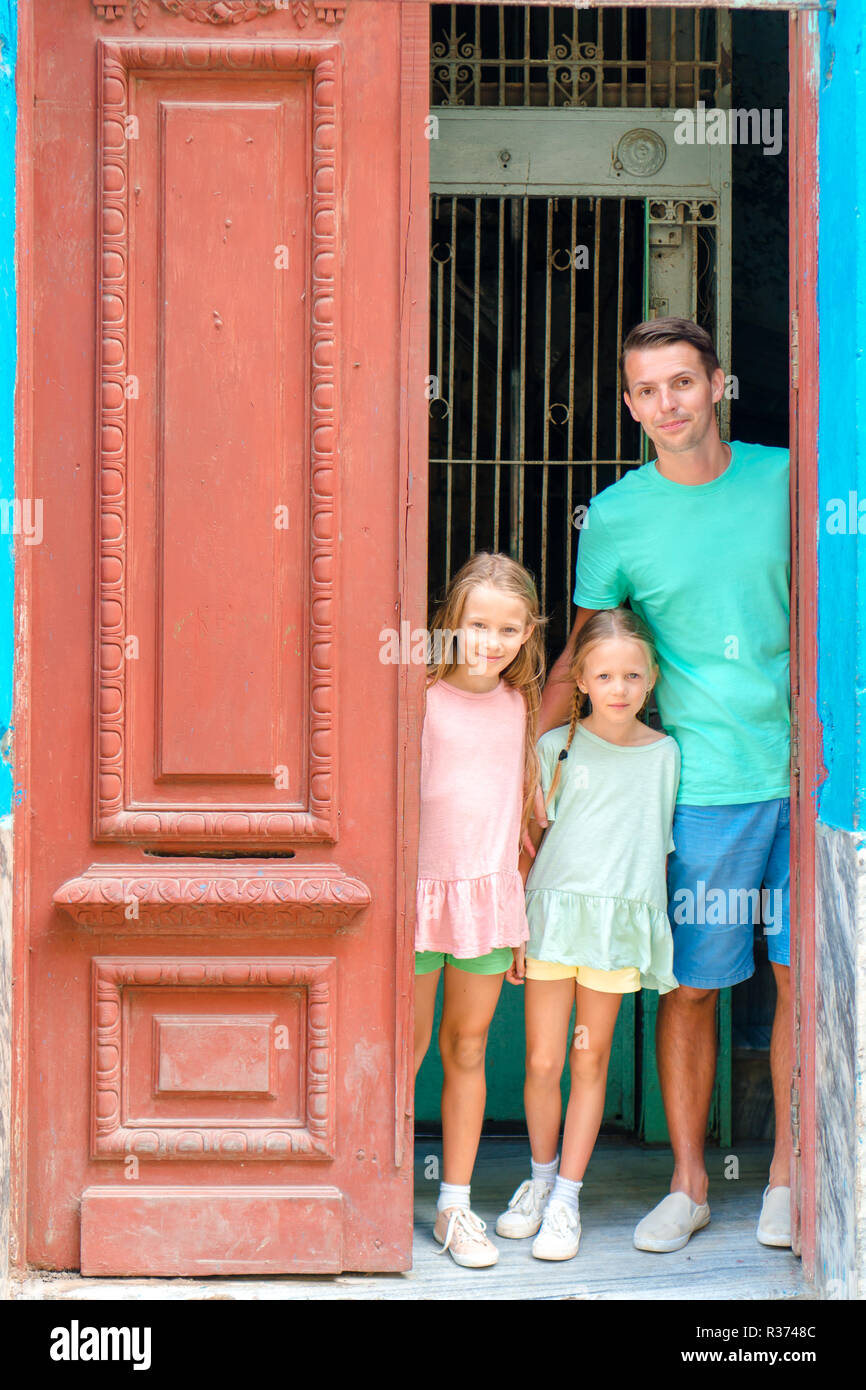 Couple welcoming at front door hi-res stock photography and images - Alamy