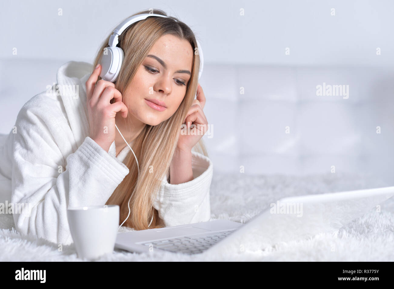 Portrait of young beautiful woman listening to music Stock Photo - Alamy