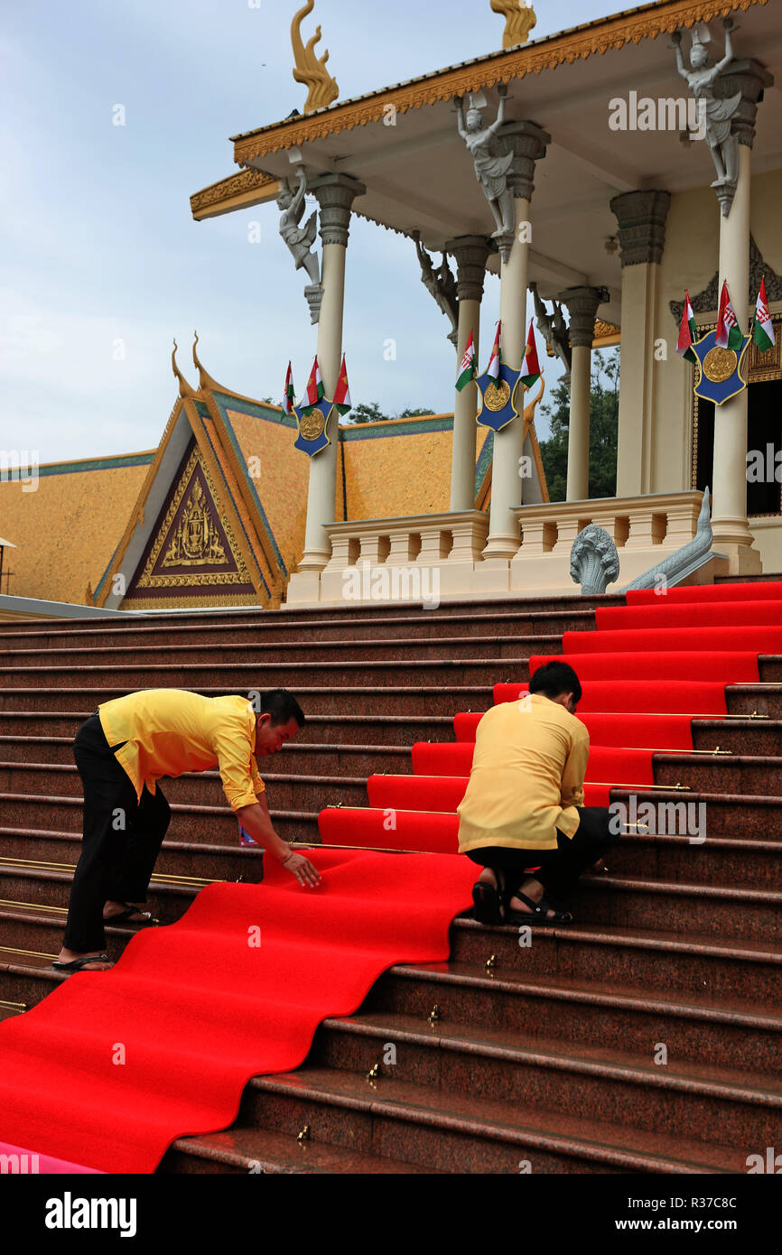 Red carpet treatment on the main steps of the Throne Hall (Preah Timeang Tevea Vinicchay), Royal Palace, Phnom Penh, Cambodia Stock Photo