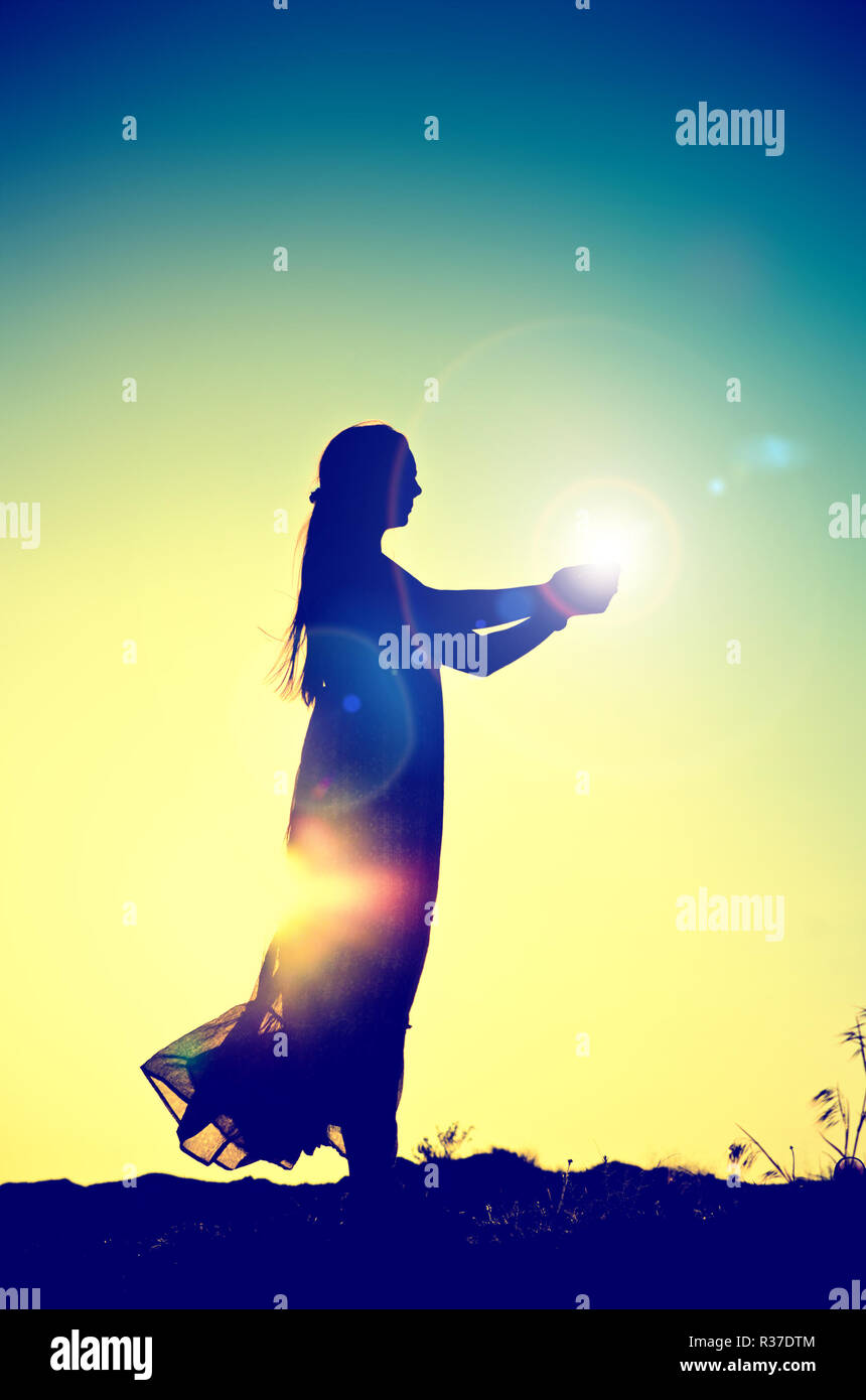 woman silhouette holding the sun Stock Photo - Alamy