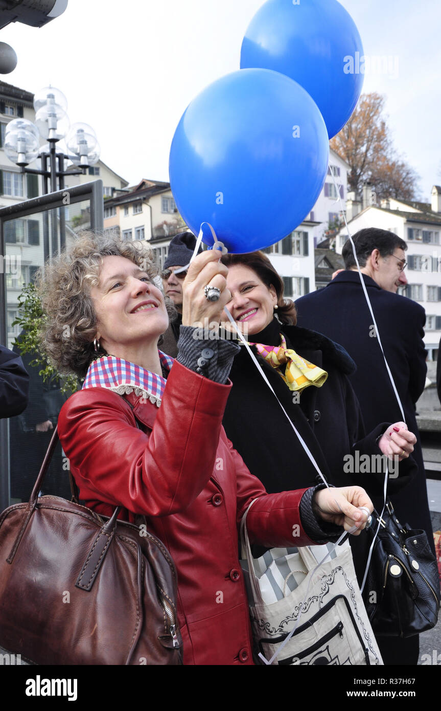 Switzerland: Zürichs Mayor Corinne Mauch and FDP-Kantonsrätin Doris Fiala are amongst the protestors against the SVP Anti Minarett Initiative Stock Photo