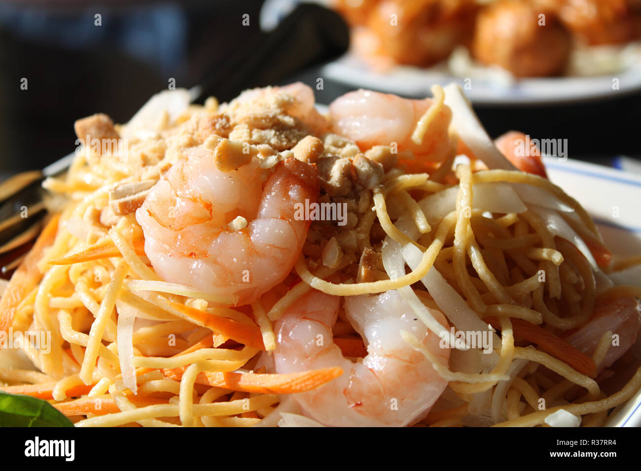 Chinese noodles shrimp hi-res stock photography and images - Alamy