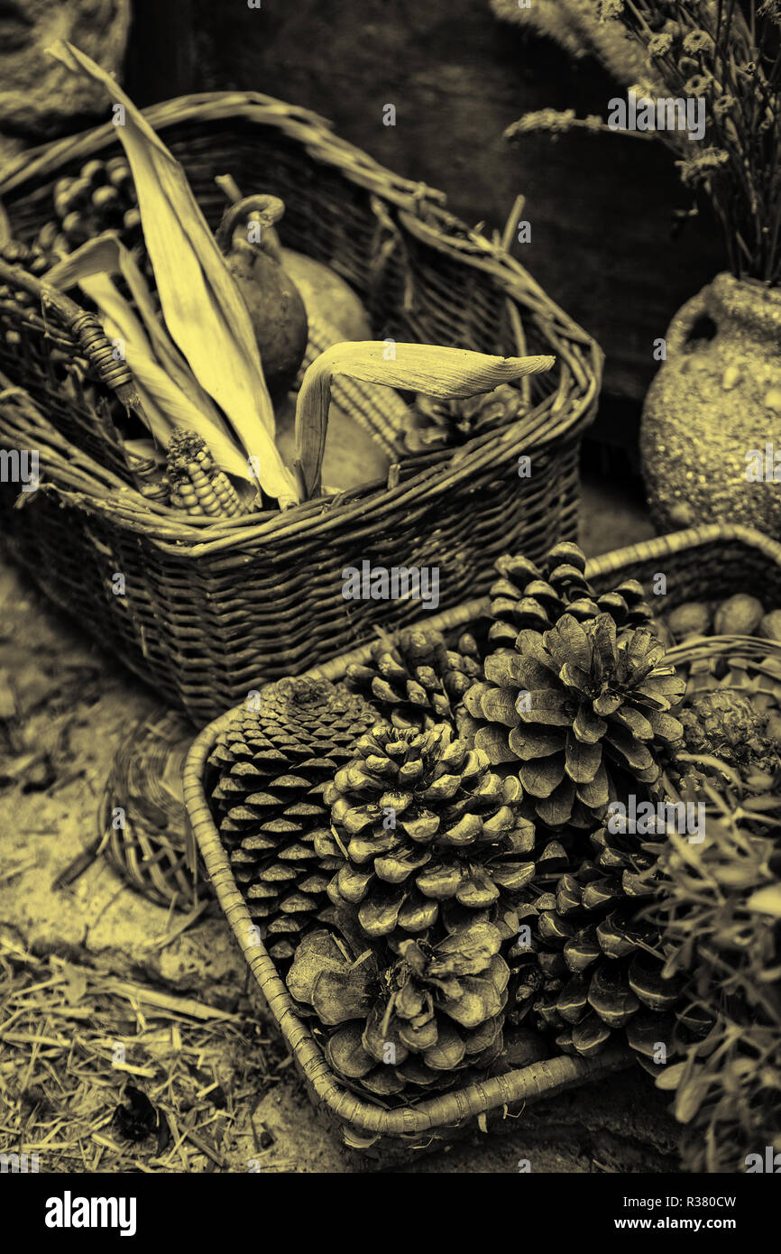 Popcorn baskets hires stock photography and images Alamy