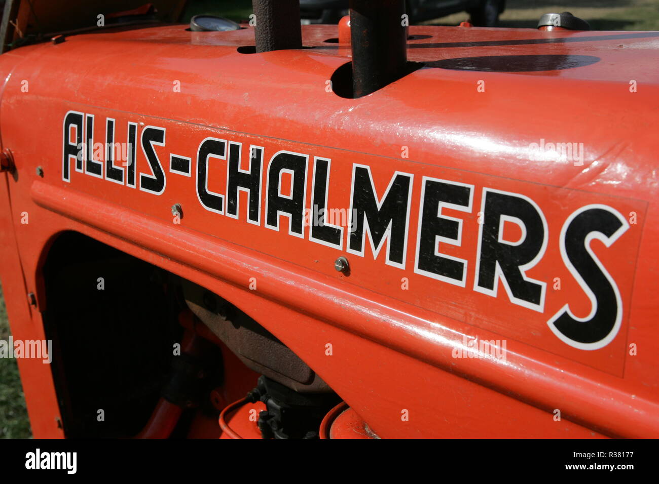 Allis Chalmers logo on a vintage tractor hood. Founded in 1901 in Milwaukee  the company manufactured agricultural construction machinery Stock Photo -  Alamy, image size:1300x956