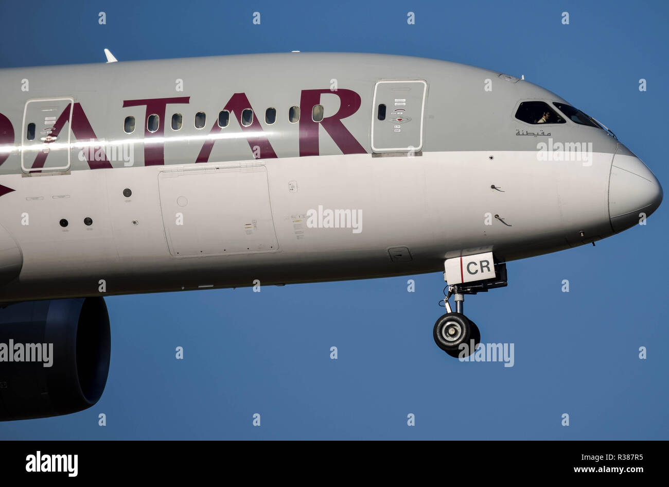 Qatar Airlines Boeing 7878 Dreamliner at Gatwick Airport Stock Photo