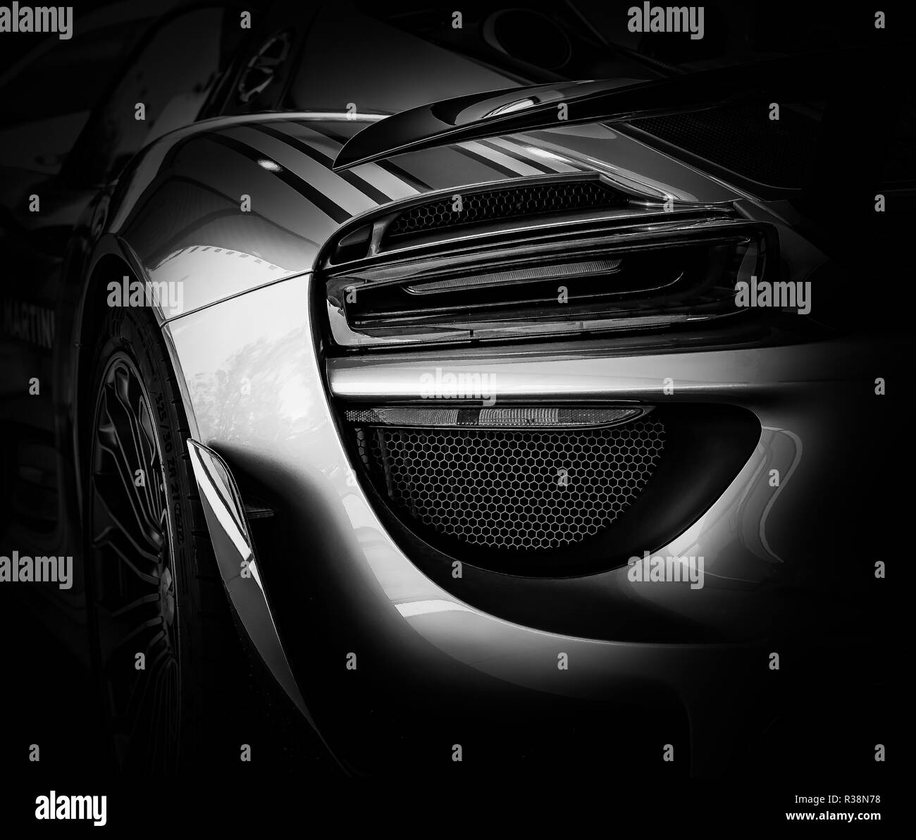 918 Rear Porsche spyder 918 Black and White Stock Photos & Images - Alamy