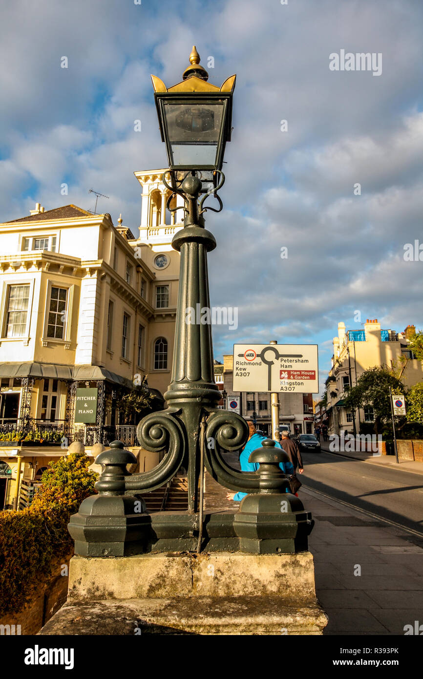 Old, traditional street lamp in Richmond, suburban town of London, UK Stock Photo Alamy