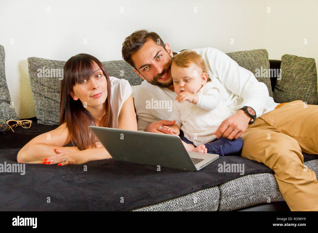 young family on the computer at home Stock Photo - Alamy