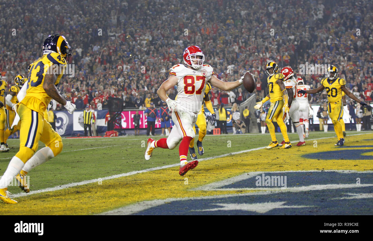 Los Angeled, CALIFORNIA, USA. 19th Nov, 2018. Kansas City Chiefs Travis Kelce scores a touchdown against Los Angeles Rams at the Los Angeles Memorial Coliseum on Monday, Nov. 19, 2018. Credit: KC Alfred/ZUMA Wire/Alamy Live News Stock Photo