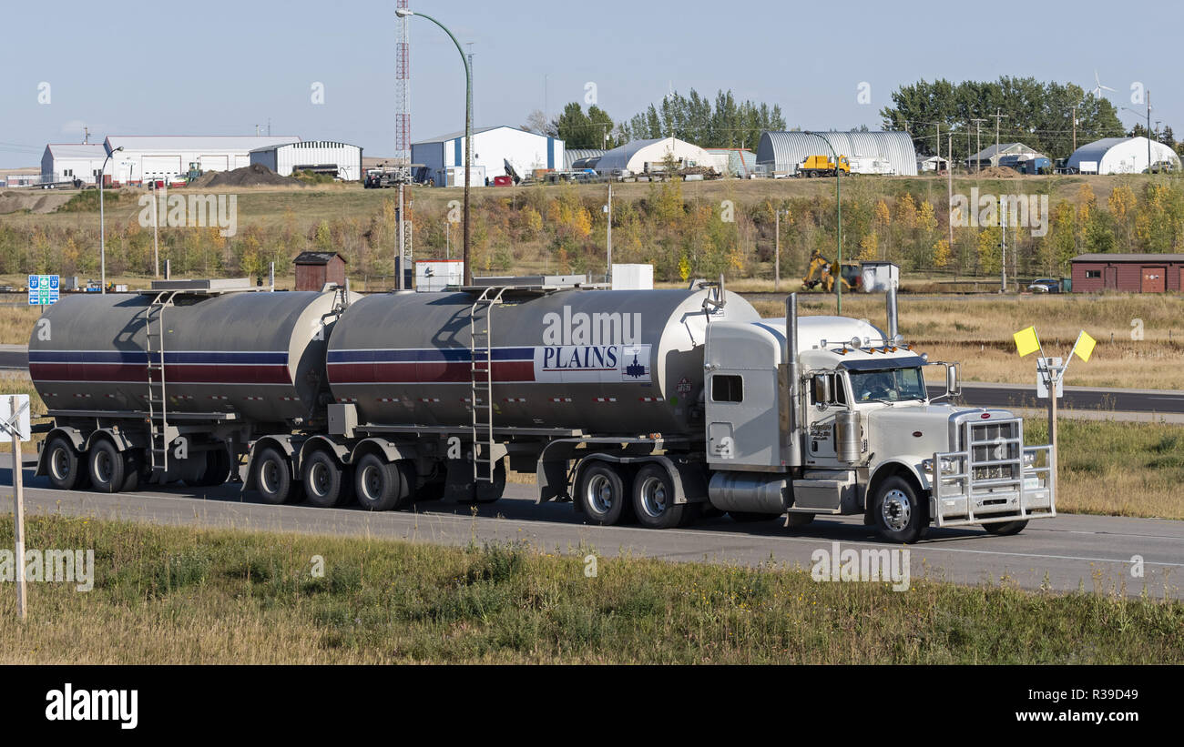 Gull Lake, Saskatchewan, Canada. 9th Sep, 2018. A semi tractortrailer