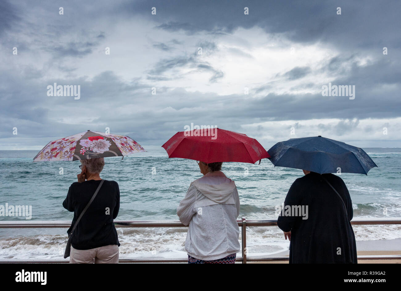 Las Palmas, Gran Canaria, Canary Islands, Spain. 22nd November 2018. Weather:  Holidaymakers hoping to escape the UK icy weather will be disappointed if  they are heading to the Canary Islands, a popular