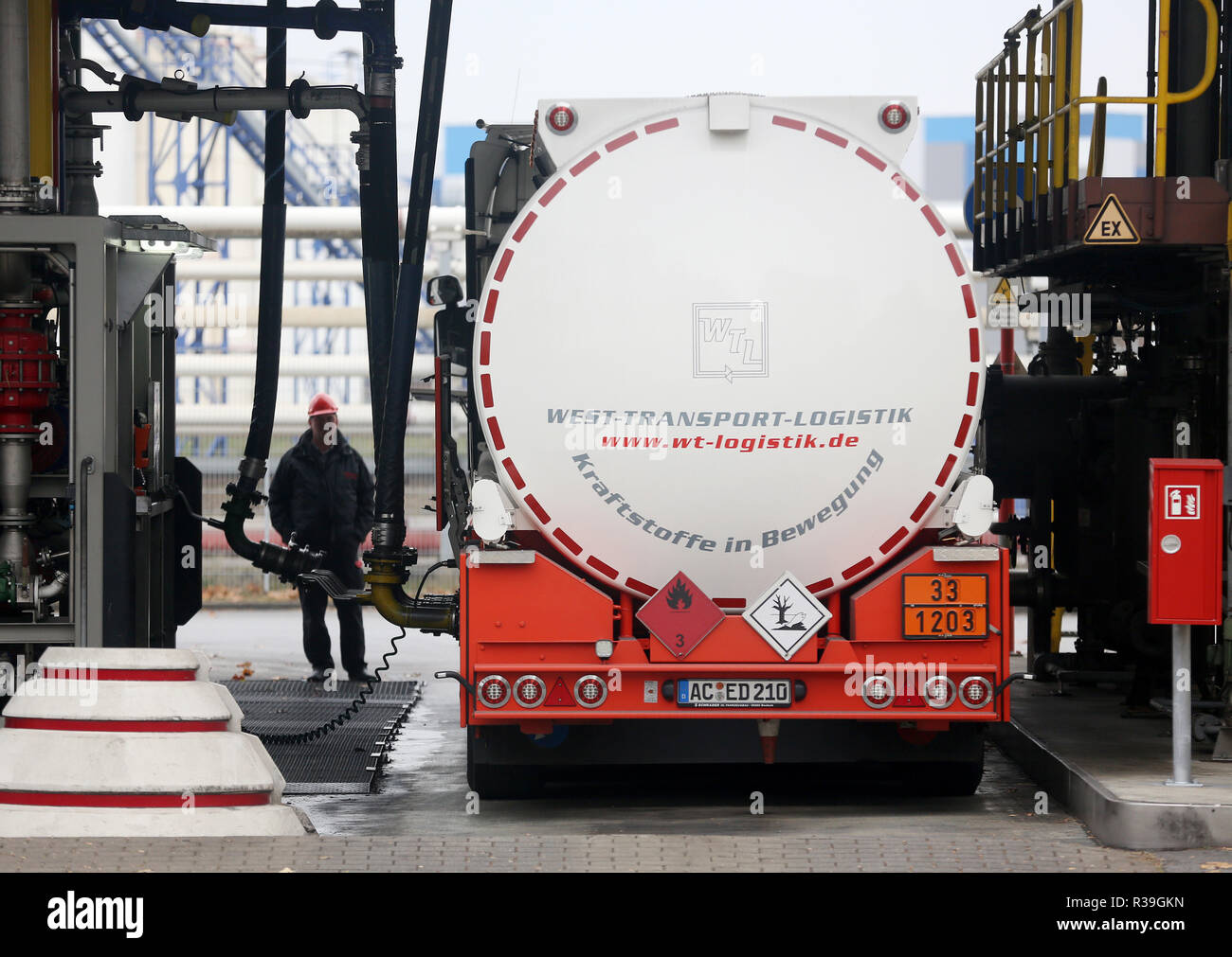 Duisburg, Germany. 22nd Nov, 2018. A tank truck is filled at the Total distribution station in Duisburg. Due to the persistent low water levels in the Rhine, oil freighters can transport less and less cargo to their customers. Credit: Roland Weihrauch/dpa/Alamy Live News Stock Photo