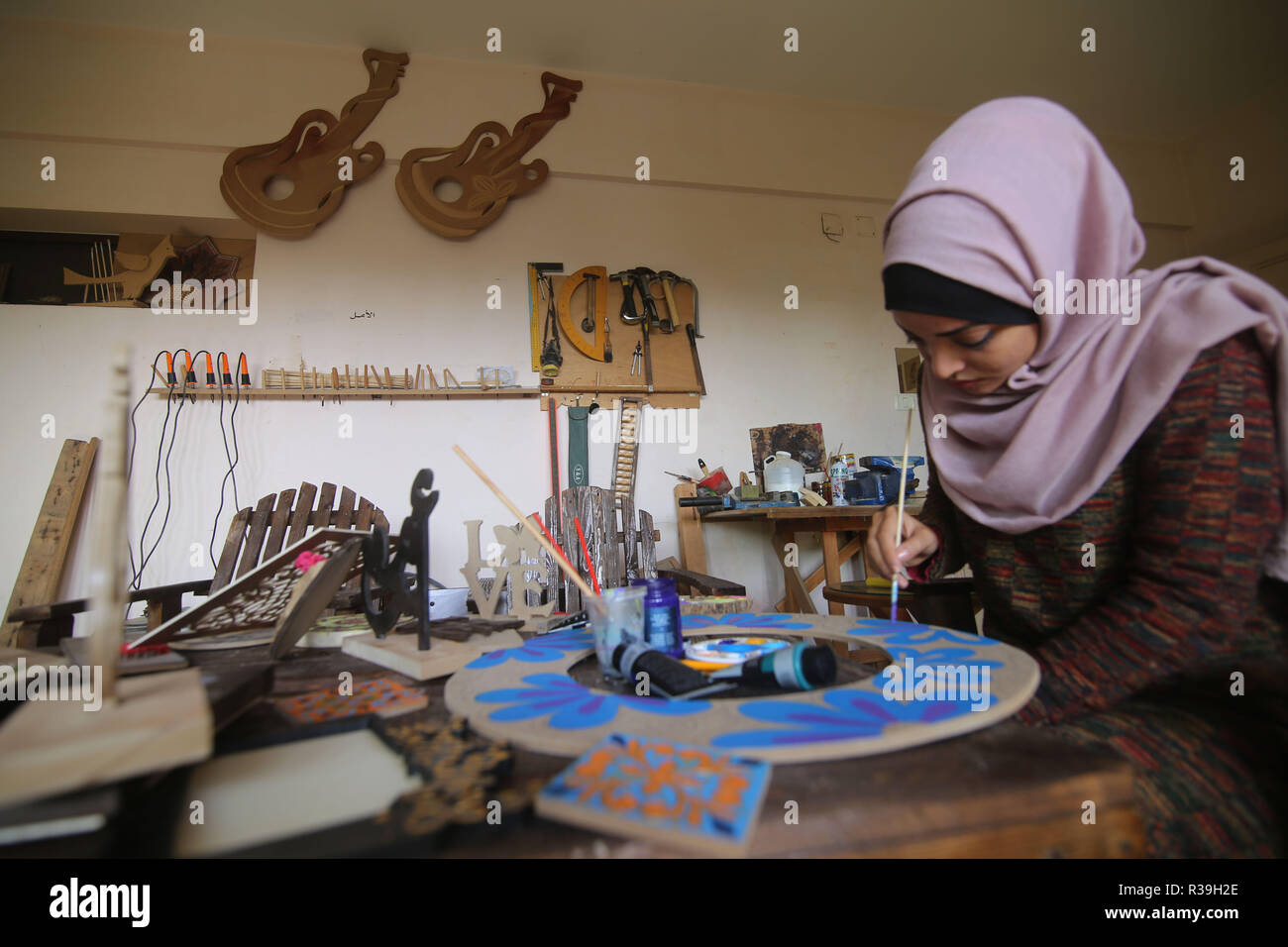 Gaza. 22nd Nov, 2018. Palestinian artist Walaa Abu al-Aish works at her workshop inside her house, in the southern Gaza Strip city of Rafah, on Nov. 22, 2018. The 22-year-old Walaa makes a living by creating art pieces out of wood and selling them through social media on Internet. Credit: Khaled Omar/Xinhua/Alamy Live News Stock Photo