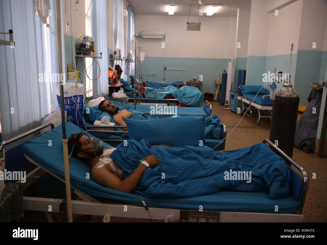 Kabul, Afghanistan. 22nd Nov, 2018. Injured men receive medical treatment at Wazir Akbar Khan hospital in Kabul, Afghanistan, Nov. 22, 2018. On Tuesday evening, a suicide bomber detonated his explosive belt at a wedding hall where scores of religious scholars and ordinary people were celebrating the birthday of Muslims Prophet Mohammad, killing over 60 and injuring more than 90 others, according to latest figures by the country's Ministry of Public Health. Credit: Rahmat Alizadah/Xinhua/Alamy Live News Stock Photo