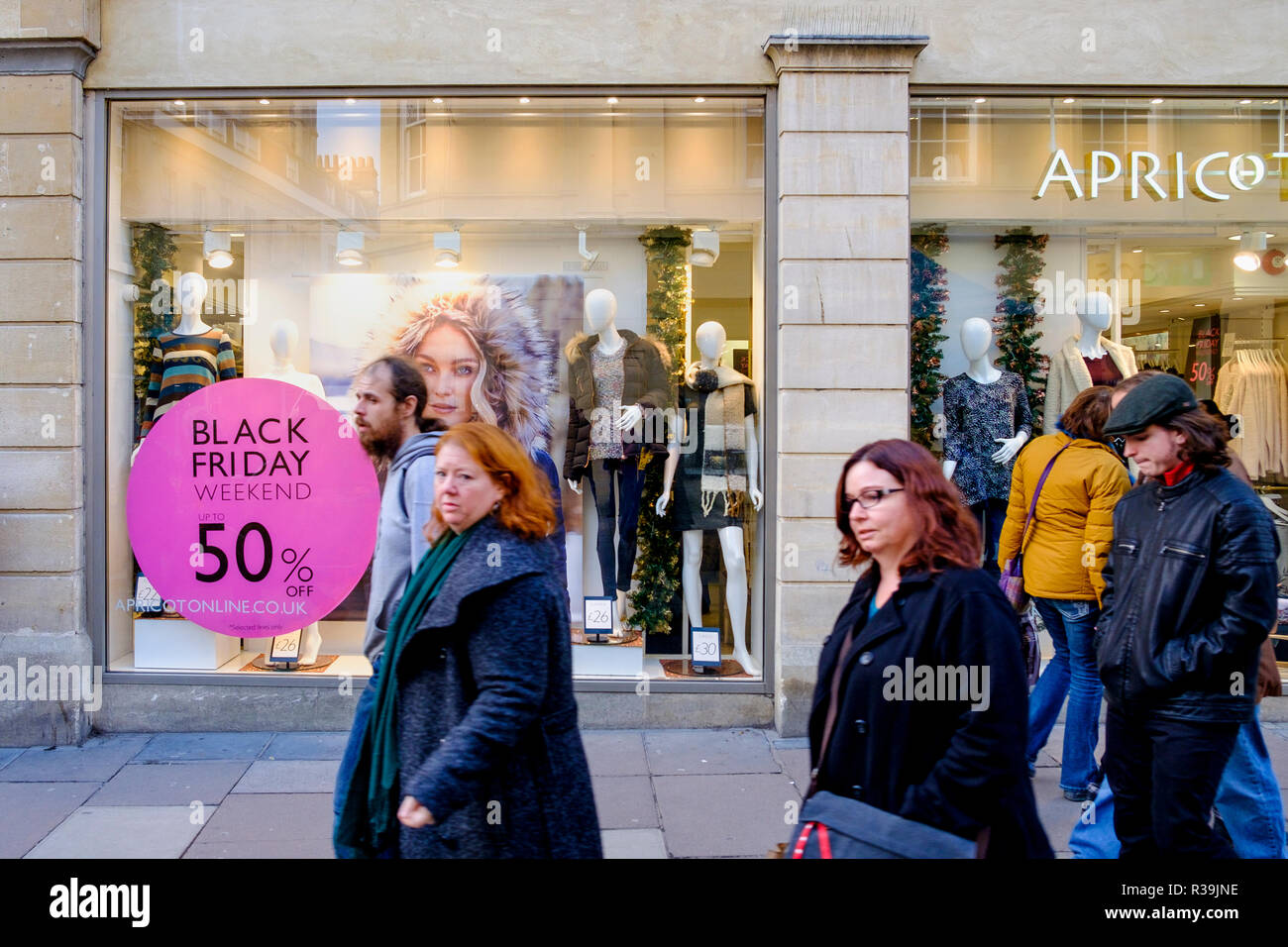Uk black friday shopping shop store window hi res stock photography and images Alamy