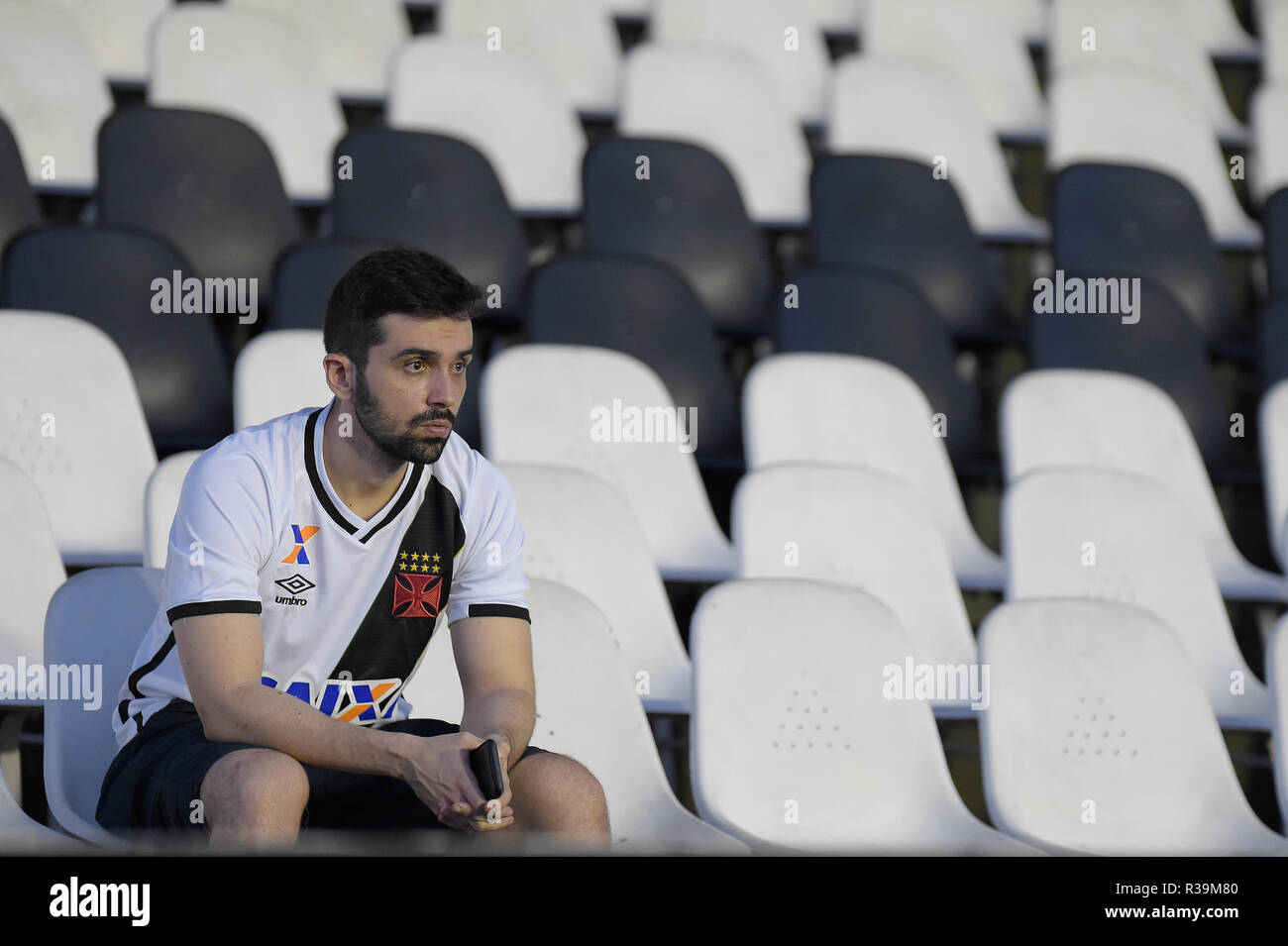 RJ - Rio de Janeiro - 22/11/2018 - Brasileiro A 2018, Vasco x Sao Paulo - Torcida do Vasco na partida contra Sao Paulo no estadio Sao Januario pelo campeonato Brasileiro A 2018. Foto: Thiago Ribeiro/AGIF Stock Photo