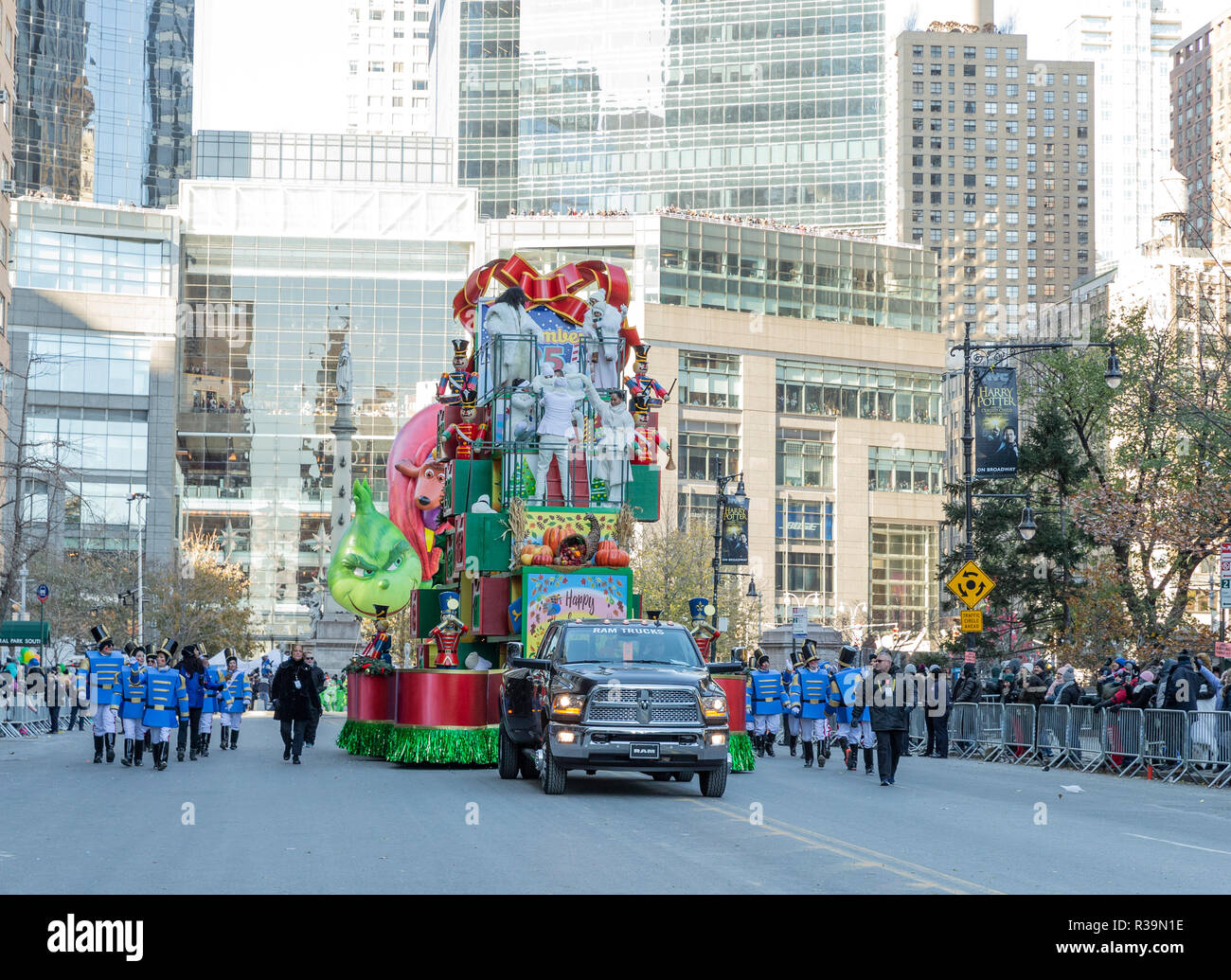 New York, NY November 22, 2018 Diana Ross and family ride float at