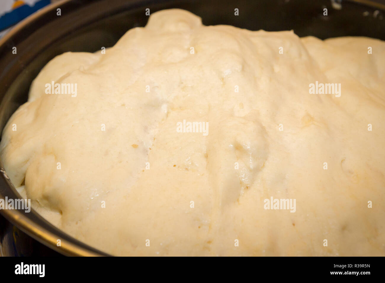 The yeast dough on the pie Matures in the pan Stock Photo - Alamy